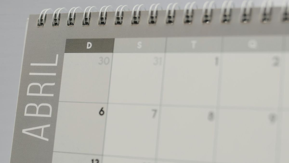 Confira o calendário de Abril de 2026, com feriados e pontos ...