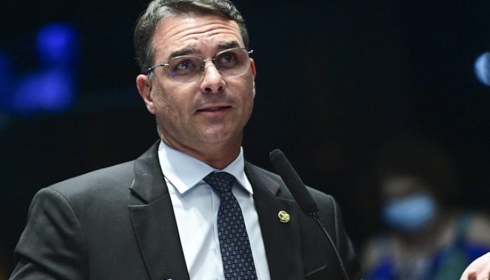 1743414262_Flavio-Bolsonaro-1.jpg