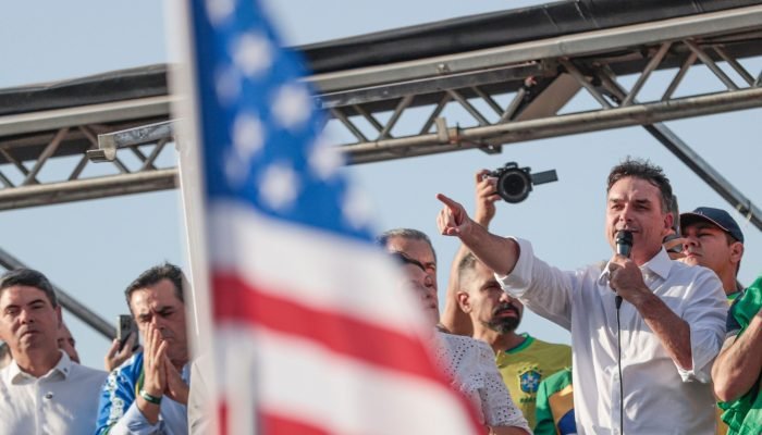 1780464841_Flavio-Bolsonaro-EUA.jpg