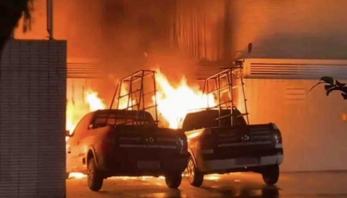 1783642521_INCENDIO-CARROS-VILA-BELMIRO.jpeg