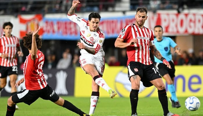 2026-04-30t022838z_1871015302_up1em4u06vpxv_rtrmadp_3_soccer-libertadores-esu-fla.jpg