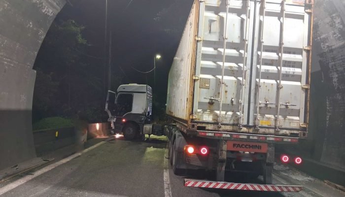 ACIDENTE-CARRETA-ANCHIETA-30032026.jpeg