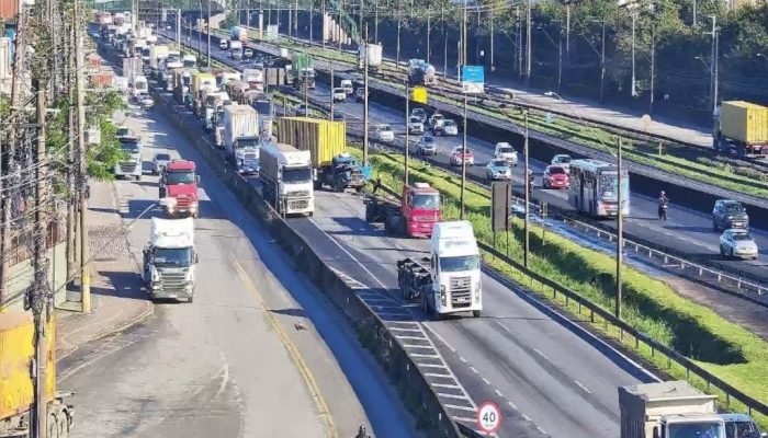 ACIDENTE-CARRETAS-ANCHIETA-17062026-2.jpeg