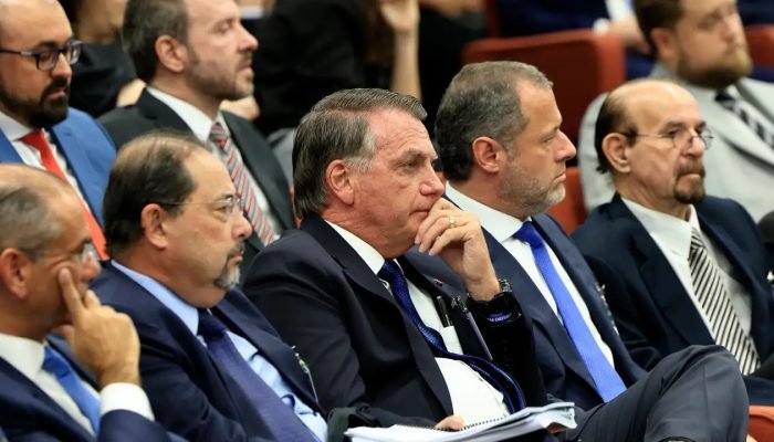Bolsonaro-e-advogados.jpeg