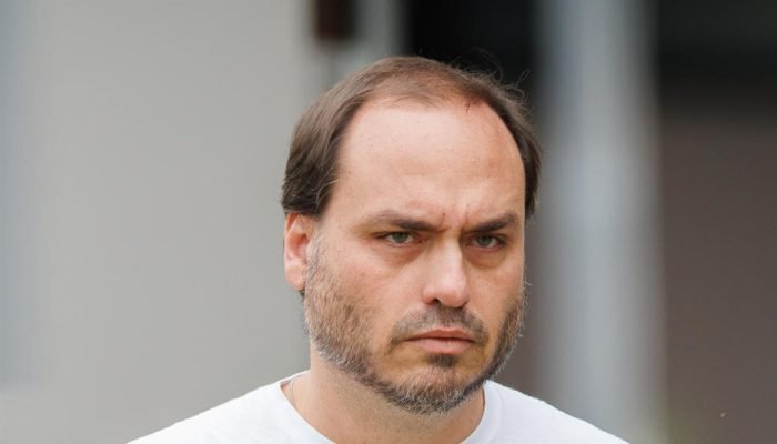 CARLOS-BOLSONARO-2.jpg