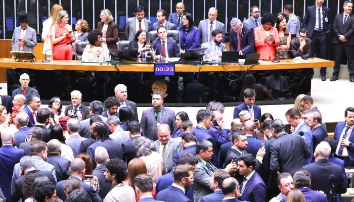 E29C85-discussao-votacao-pec-6x1-camara-deputados.jpg