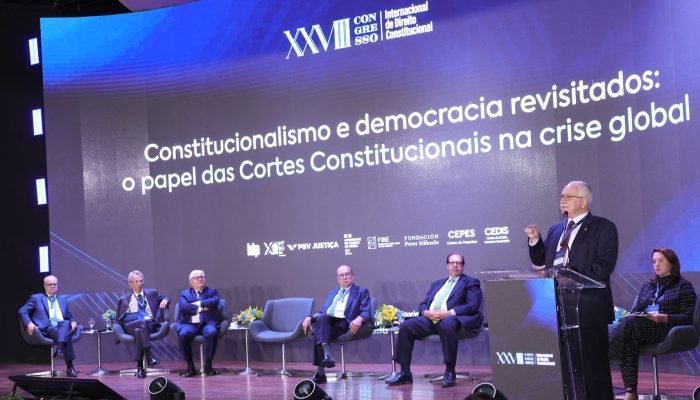 Edson-Fachin-e-Gilmar-Mendes-em-palestra.jpg