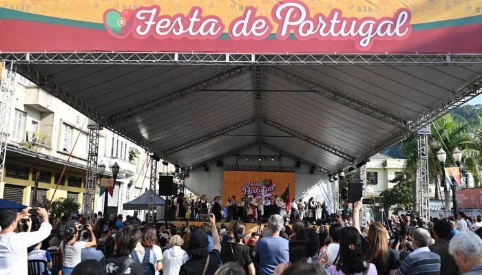 FESTA-DE-PORTUGAL-HENRIQUE-TEIXEIRA-1.jpg