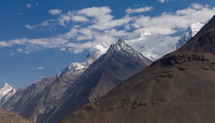 Hindu_Kush_mountains_30357238428.jpg