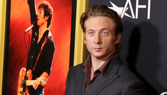 Jeremy-Allen-White-Foto-Kevin-Winter-GettyImages-2242698588.jpg