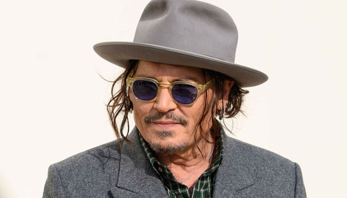 Johnny-Depp-vai-estrelar-nova-adaptacao-de-Um-Conto-de-Natal-dirigida-por-Ti-West-2239811143.jpg