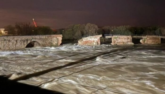 Ponte-que-desabou-na-Espanha-em-razao-de-fortes-chuvas.jpg