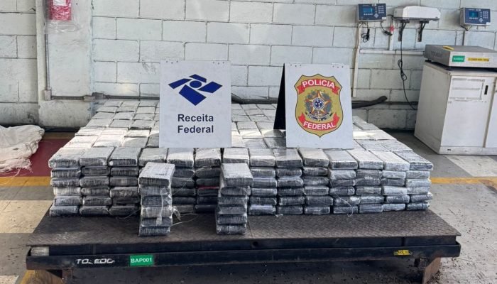 Receita-Federal-Apreensao-de-657-kg-de-cocaina-em-carga-de-cafe-Foto-04-e1750107053964.jpeg
