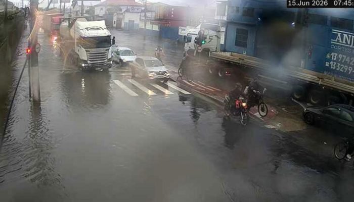 TRANSITO-CHUVA.jpeg