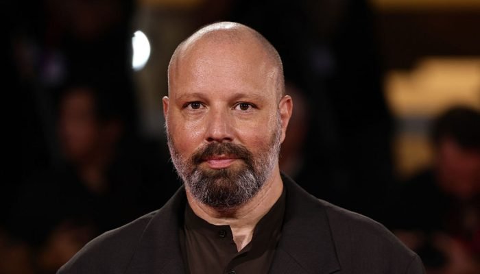 Yorgos-Lanthimos-anuncia-pausa-na-carreira-apos-Bugonia-2232560670.jpg