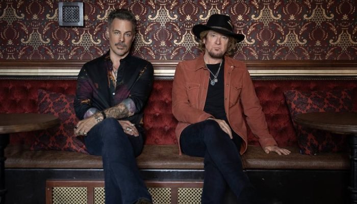 adrian-smith-richie-kotzen-2025-foto-piper-ferguson_widelg.jpg