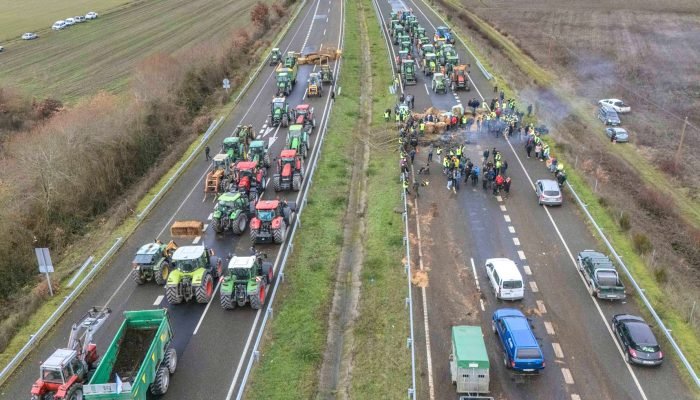 agricultores-tratores-bloqueio-a52-ourense-acordo-ue-mercosul.jpg