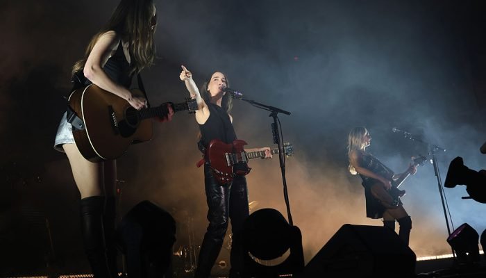 alana-haim-danielle-haim-e-este-haim-do-haim-Dia-Dipasupil-Getty-Images-ABA-foto-jornalistica-223398.jpeg
