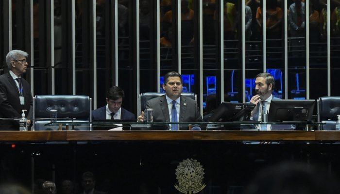 alcolumbre-senado-pauta-bomba.jpg