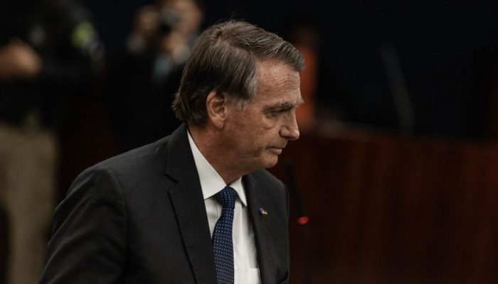 alexandre-de-moraes-decreta-prisao-domiciliar-de-jair-bolsonaro_widelg.jpg