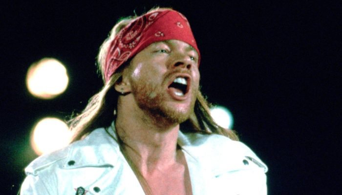 axl-rose-guns-n-roses-cantor-1992-foto-Michael-Putland-Getty-Images.jpg