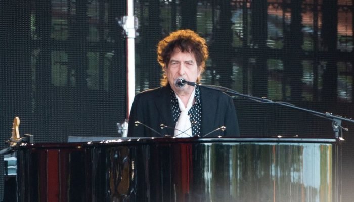 bob-dylan-canta-the-times-they-are-a-changin-pela-primeira-vez-em-15-anos1153556580_y5182545439_wide.jpeg