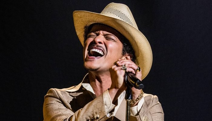 bruno-mars-2025-foto-John-Shearer-Getty-Images-for-The-Recording-Academy-2197329136.jpg