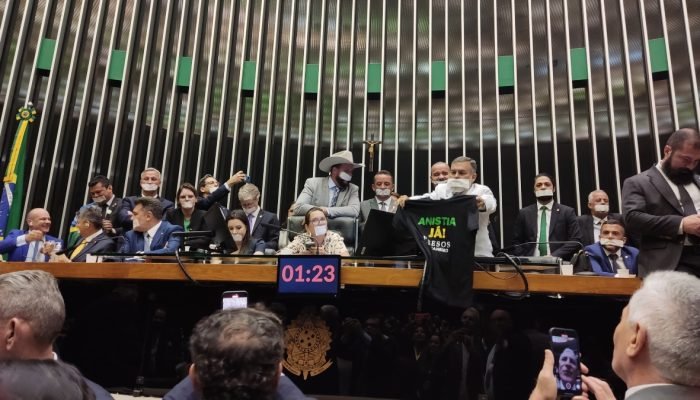 camara-ocupacao-sessao-05-08-2025-foto-ana-carolina-curvello-gazeta-do-povo.jpg