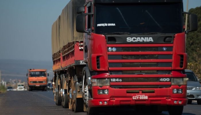 caminhoes_transporte_de_cargas010720143046.jpg