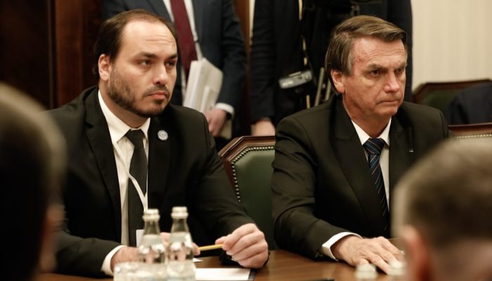 carlos-e-jair-bolsonaro.jpg