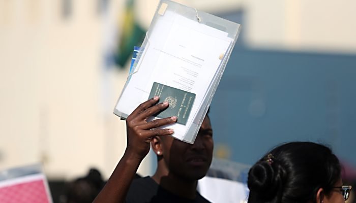 carteira-de-trabalho-foto-albari-rosa-aquivo-gazeta-do-povo.jpg