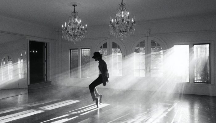 cinebiografia-de-michael-jackson-deve-ser-adiada-novamente-e-estrear-apenas-em-2026_widelg.jpg