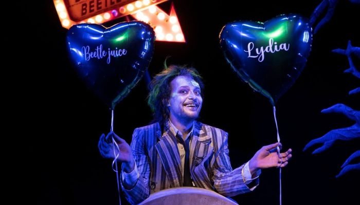 com-eduardo-sterblitch-beetlejuice-o-musical-eleito-o-melhor-musical-de-2024-retorna-aos-palcos-no-r.jpeg