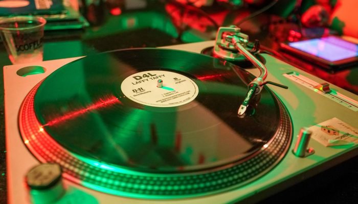 disco-de-vinil-lp-album-foto-Julia-Beverly-Getty-Images.jpg