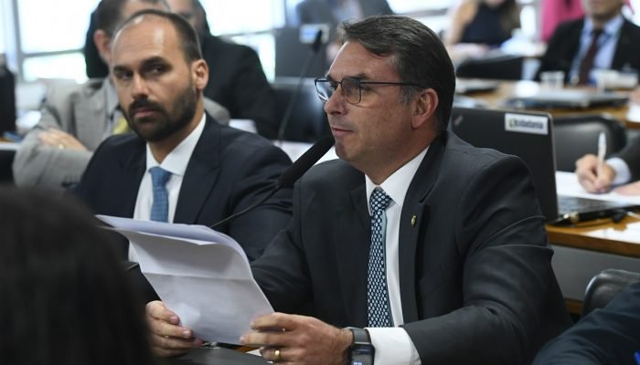 eduardo-flavio-bolsonaro.jpg