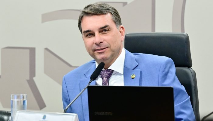 flavio-bolsonaro-bolsa-familia.jpg