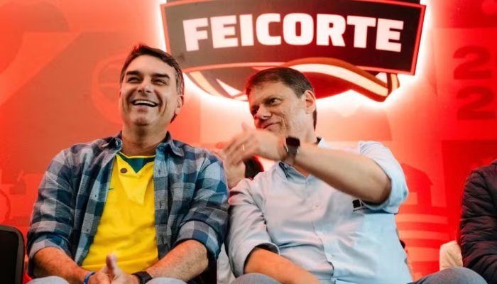 flavio-bolsonaro-com-tarcisio-de-freitas-foto-vittor-sales-divulgacao.jpg