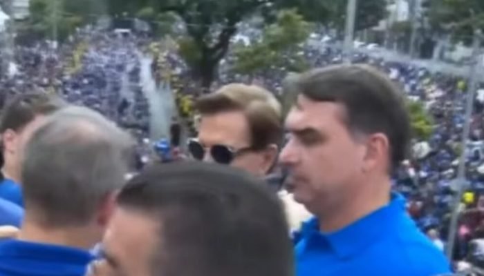 flavio-bolsonaro-marcha-para-jesus.jpg