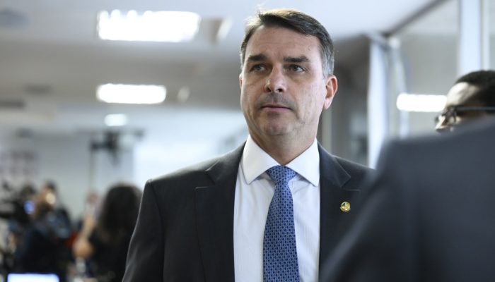 flavio-bolsonaro-trump.jpg