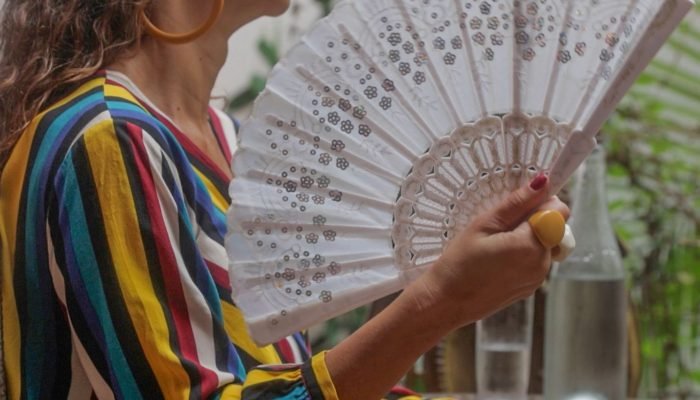fogachos-sao-um-dos-sintomas-mais-conhecidos-da-menopausa_1.jpg