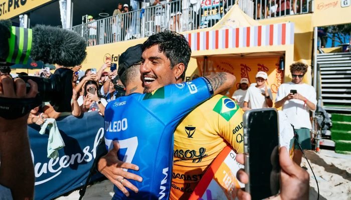 gabriel_medina_filipe_toledo_26goldcoast_shd01970_andrew_shield_1.jpg
