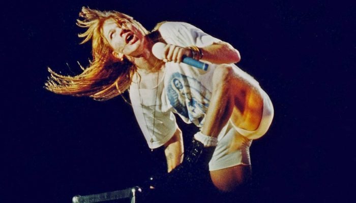 guns-n-roses-axl-rose-1991-foto-pete-still-redferns_widelg.jpg