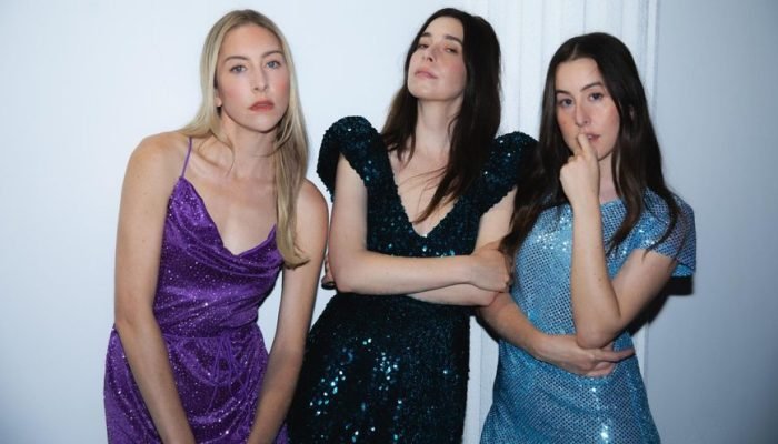 haim_tour_press_photo-terrence-oconnor_widelg.jpg