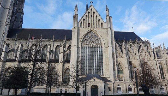 igreja-descoberta-na-belgica.jpg