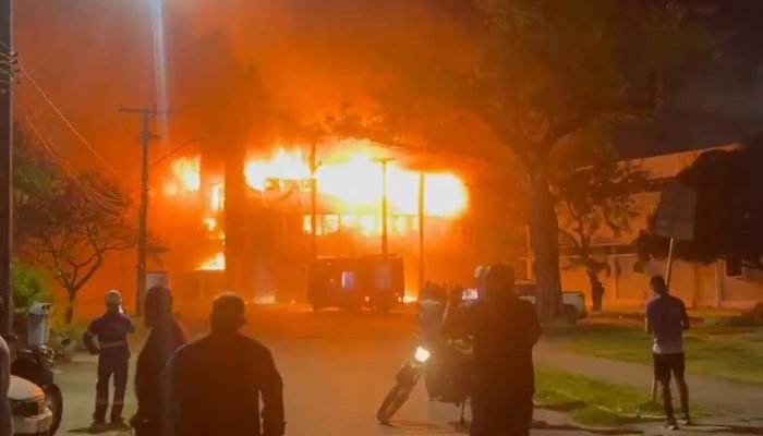 incendio_causa_danos_a_predio_da_universidade_federal_de_pernambuco.jpg