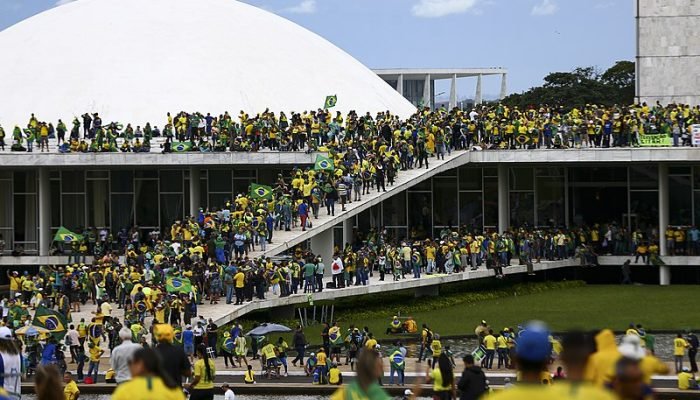 invasao-de-8-de-janeiro-visao-ampla-da-rampa-do-congresso.jpg