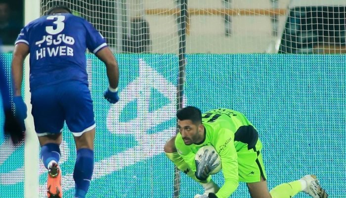 ira-repressao-futebol-goleiro-1.jpg