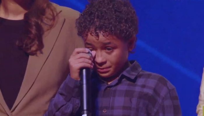 isaac-amendoim-se-emociona-ao-receber-premio-por-chico-bento-e-a-goiabeira-maraviosa-veja-video_wide.jpeg