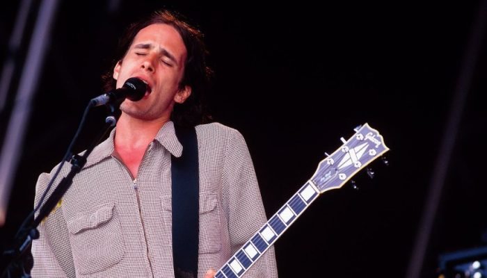 jeff-buckley-1995-foto-mick-hutson-redferns-85242396_widelg.jpg