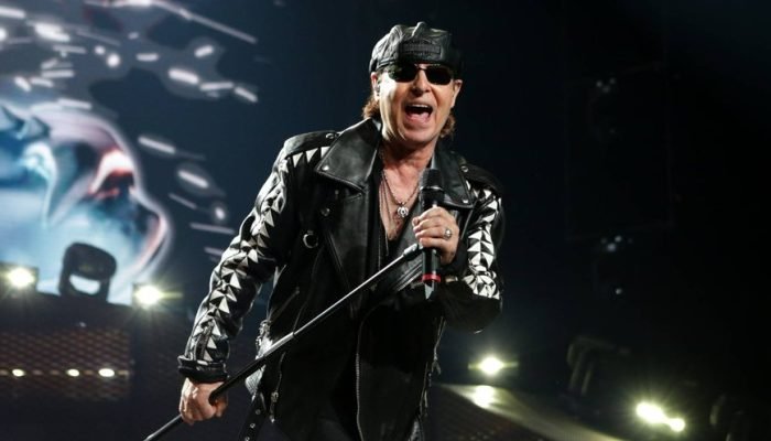 klaus-meine-scorpions-2023-foto-mark-wieland-redferns_widelg.jpg